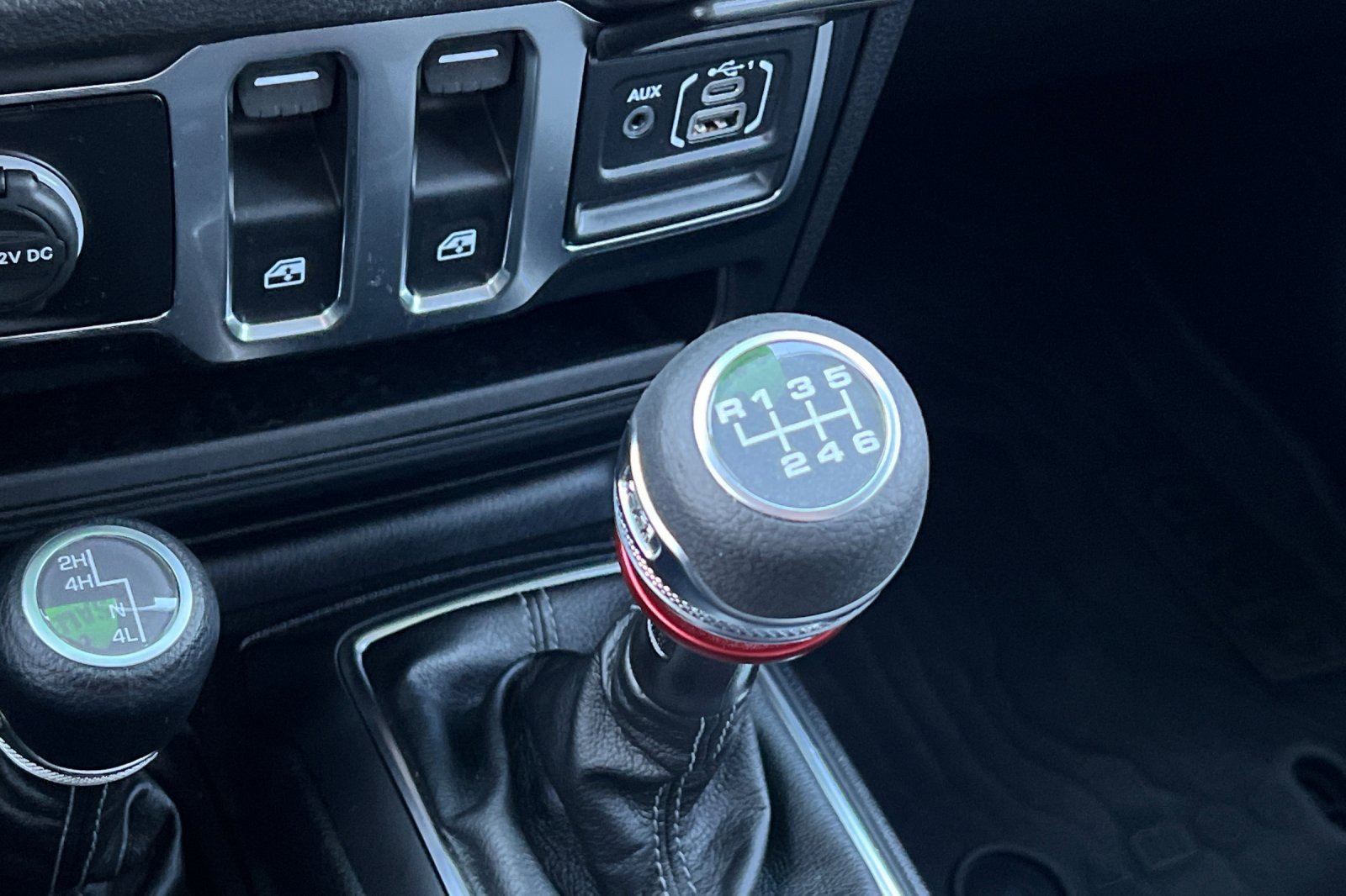 Used 2025 Jeep Wrangler Sport image 17