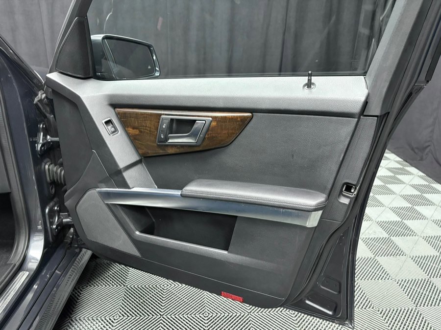 Used 2014 Mercedes-Benz GLK 350 4MATIC w/ Sport Package w/ Premium 1 Package image 26