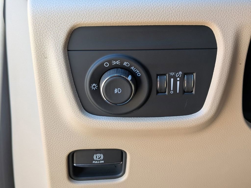 New 2025 Jeep Grand Cherokee L Limited image 17