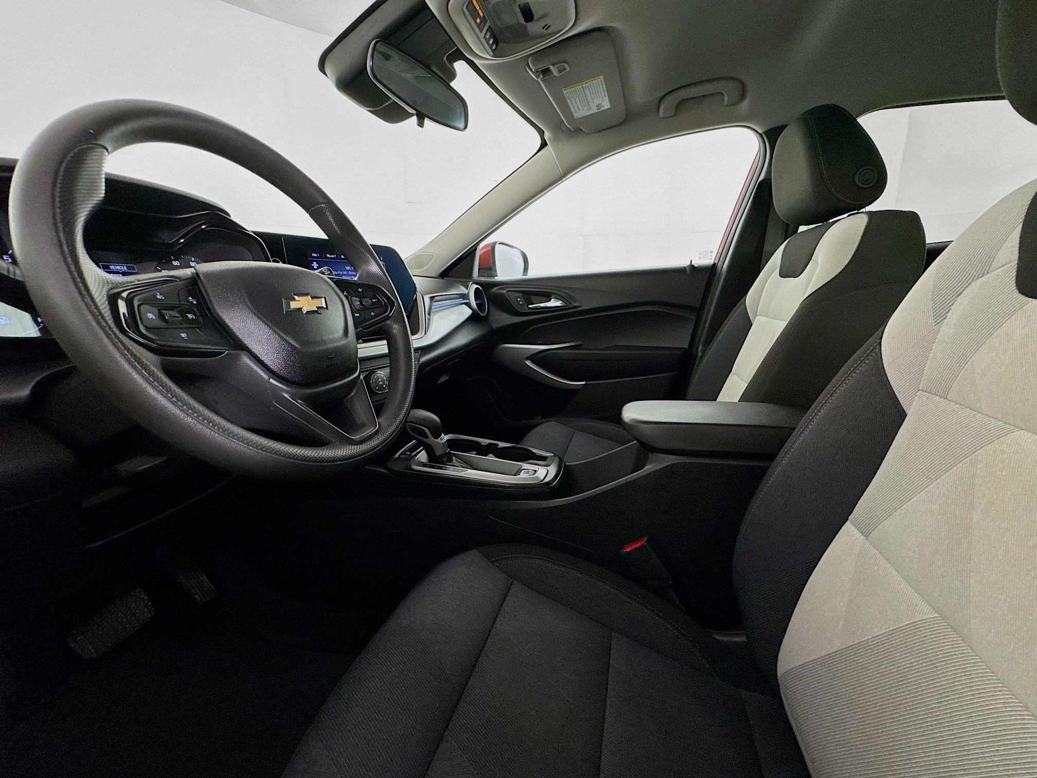 Used 2024 Chevrolet Trax LS w/ LS Convenience Package FWD image 19
