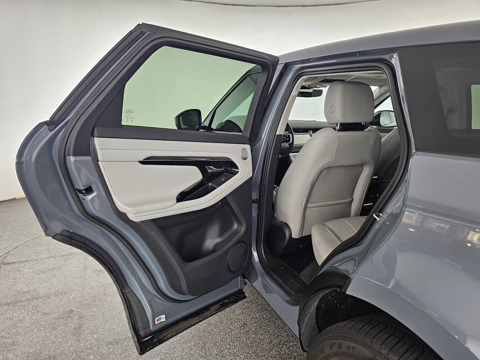 Used 2023 Land Rover Range Rover Evoque S image 15