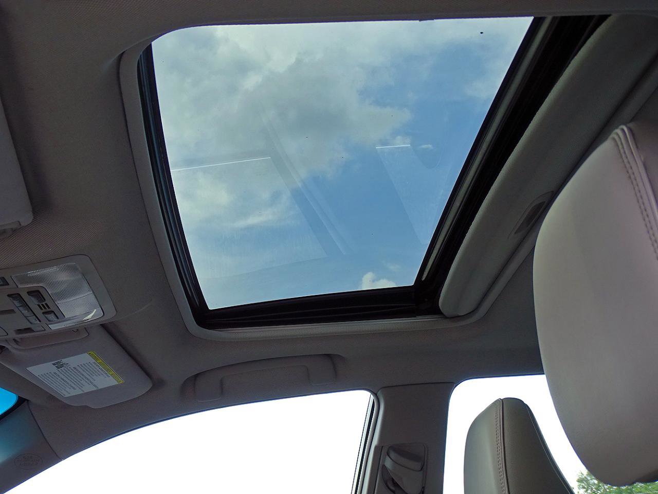Used 2015 Toyota Camry XLE w/ Moonroof Package FWD image 17