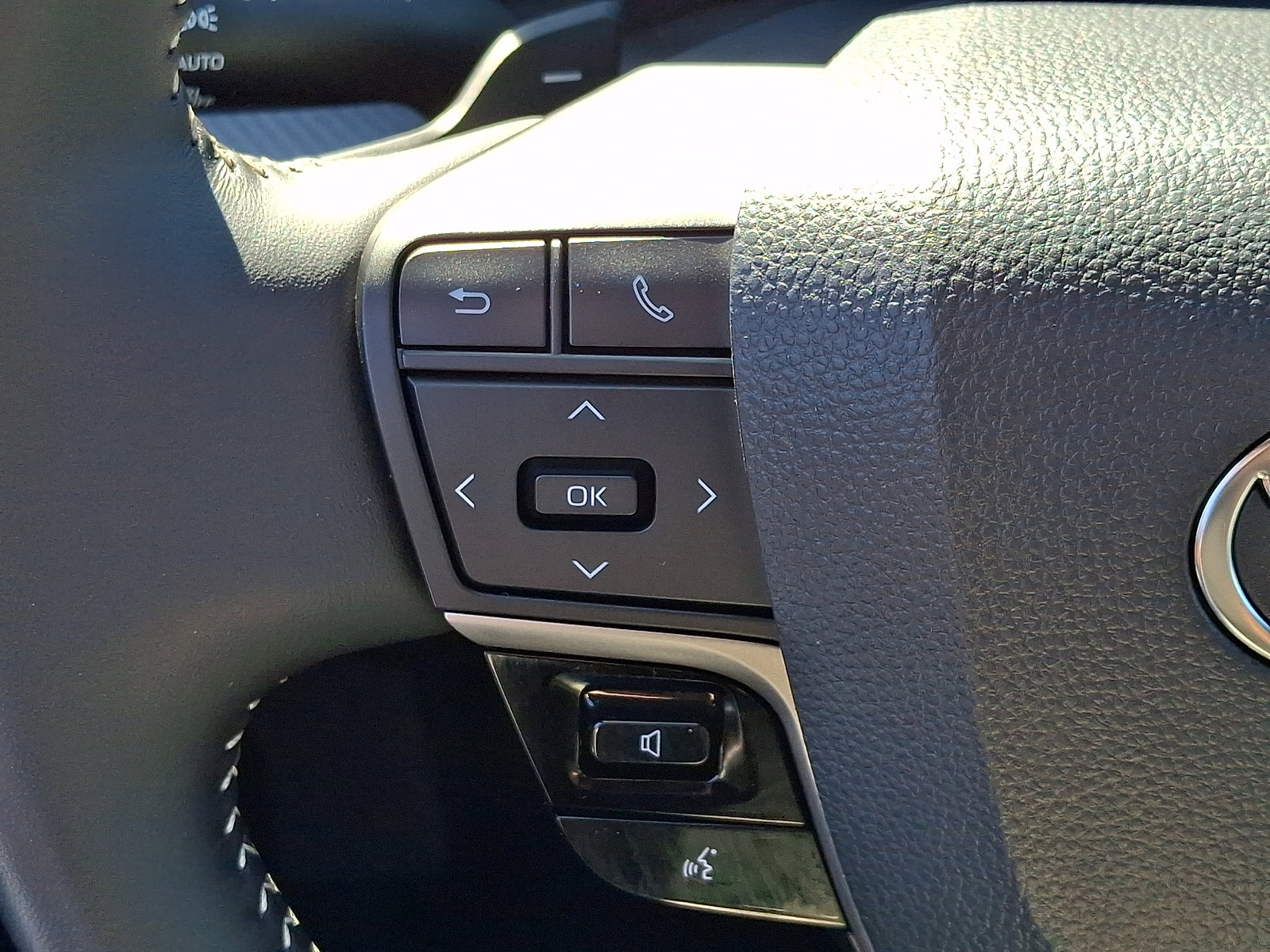 Used 2025 Toyota Camry SE image 22