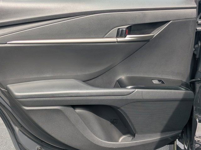 Used 2025 Toyota Camry SE w/ Convenience Package FWD image 18