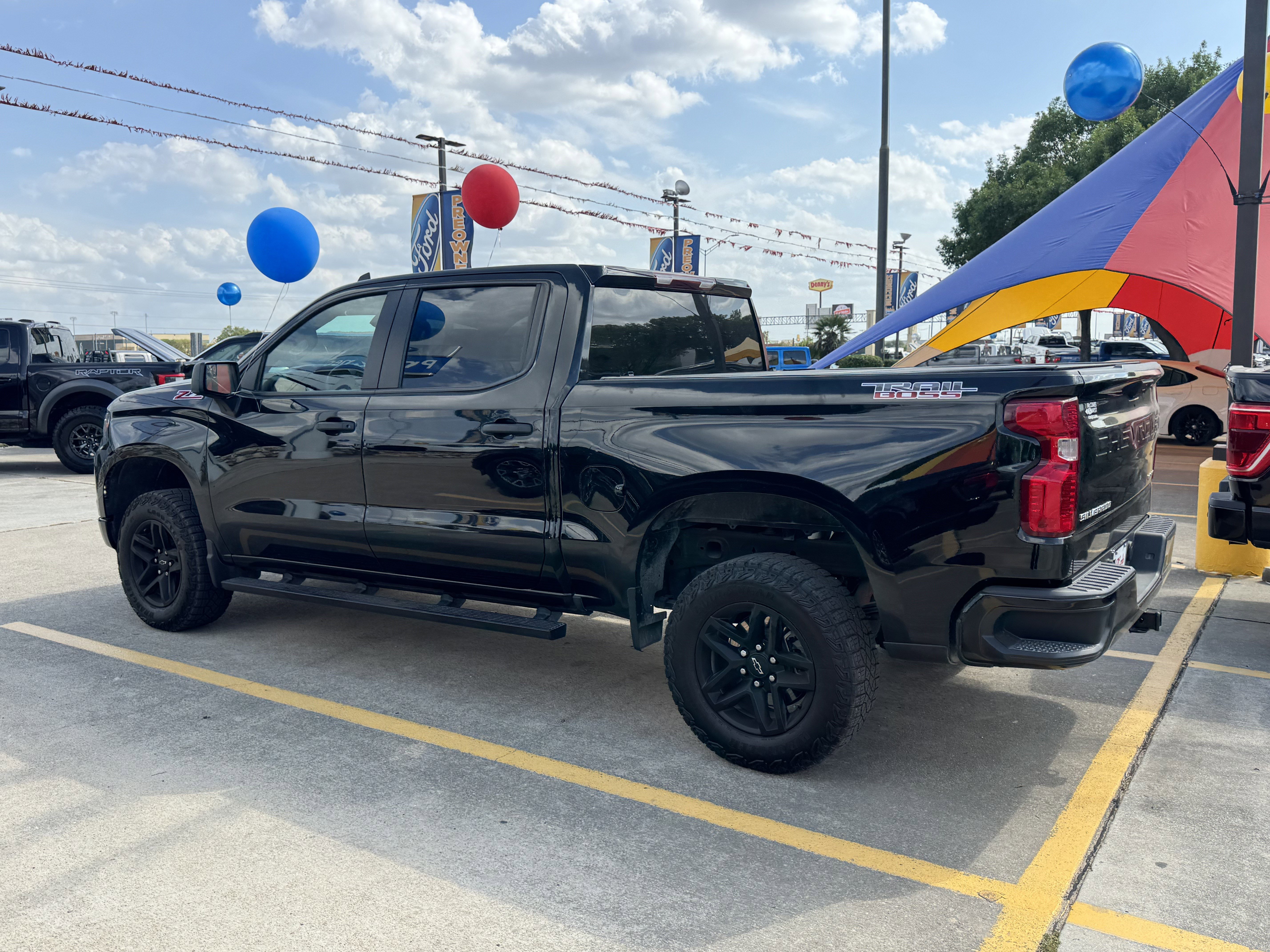 Used 2025 Chevrolet Silverado 1500 Custom Trail Boss w/ LPO, Dark Essentials Package image 13