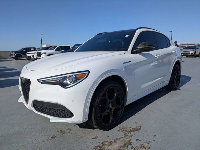 Used 2023 Alfa Romeo Stelvio Estrema AWD/4WD image 7