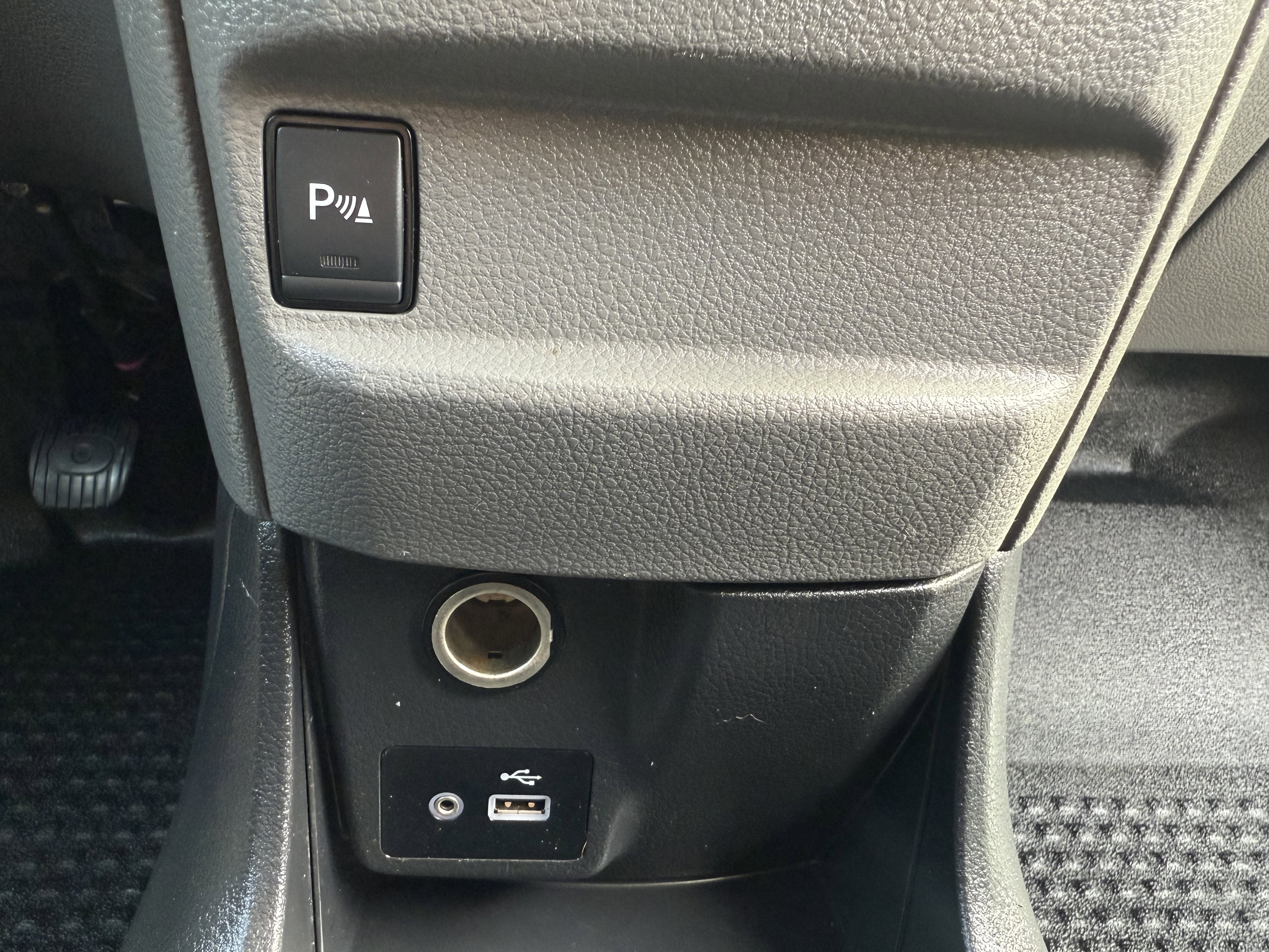 Used 2020 Nissan NV200 SV w/ Back Door Glass Package image 19