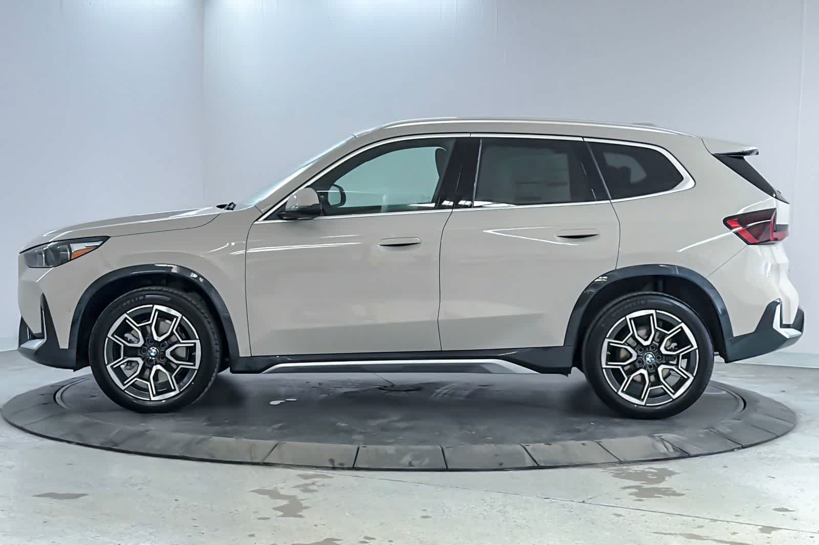 New 2026 BMW X1 xDrive28i w/ Technology Package AWD/4WD image 5
