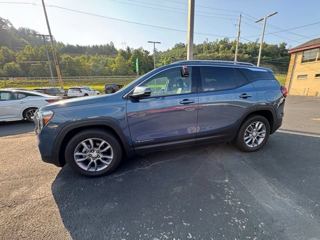 Used 2024 GMC Terrain SLT FWD image 4