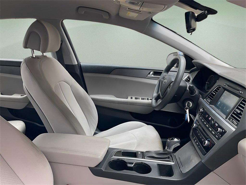 Used 2017 Hyundai Sonata SE w/ Cargo Package image 15