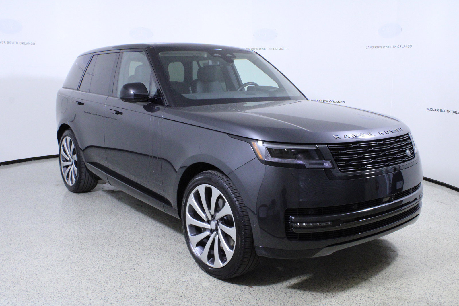 New 2025 Land Rover Range Rover SE image 3