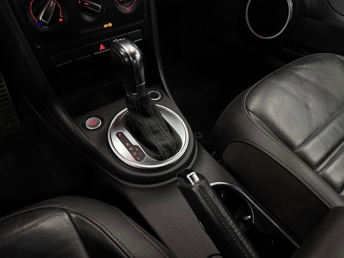 Used 2014 Volkswagen Beetle R-Line FWD image 44