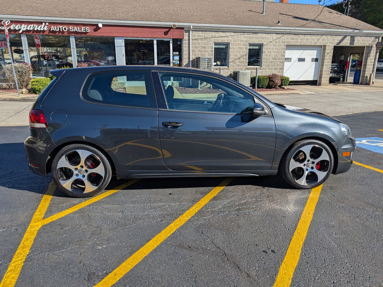 Used 2012 Volkswagen Golf 2-Door image 8