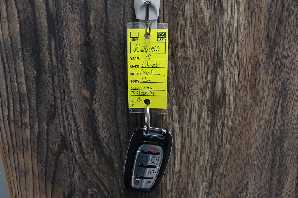 Used 2018 Chrysler Pacifica Touring-L w/ Tire & Wheel Group image 20