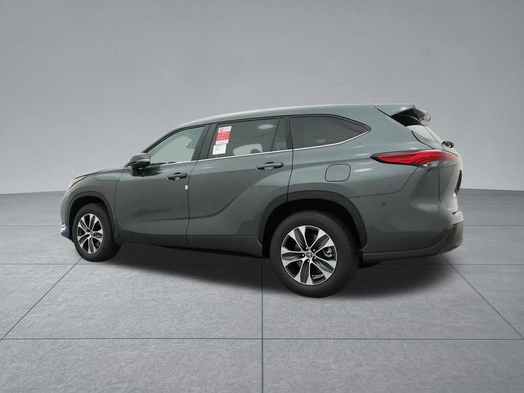 Used 2023 Toyota Highlander XLE FWD image 24