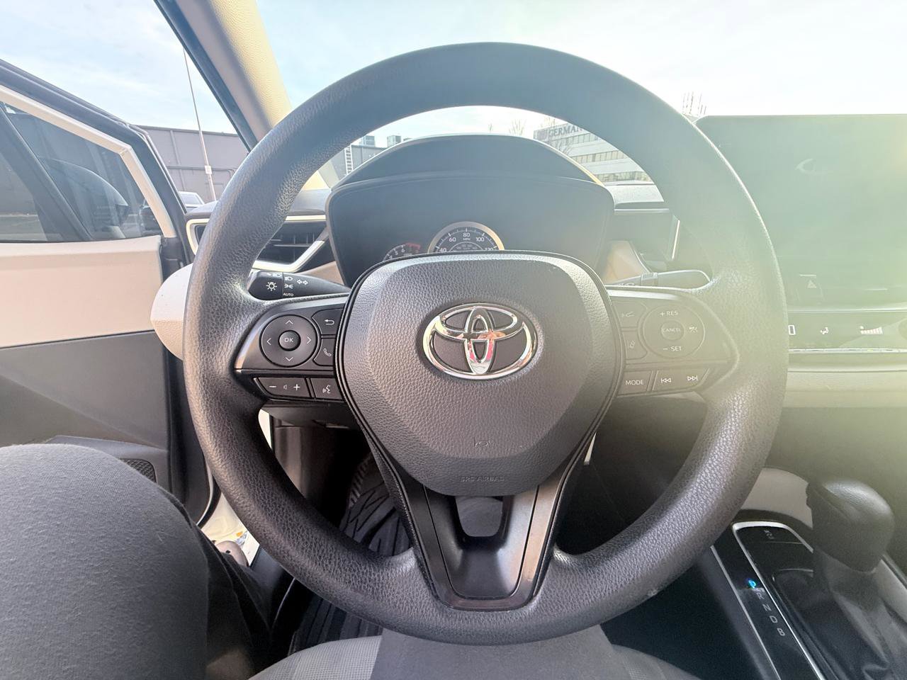 Used 2020 Toyota Corolla LE FWD image 14