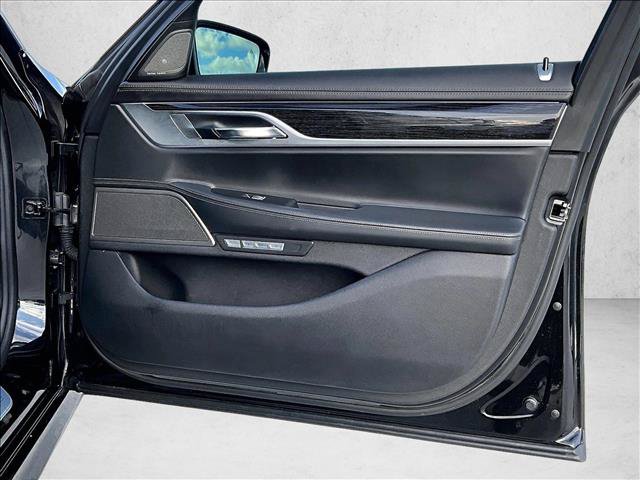 Used 2017 BMW 750i RWD image 19