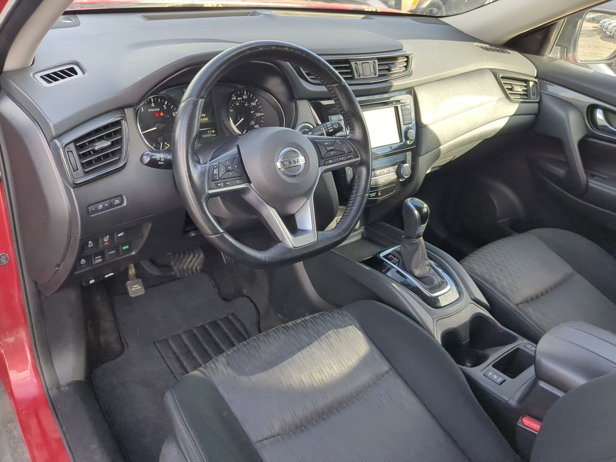 Used 2017 Nissan Rogue SV w/ SV Premium Package image 16