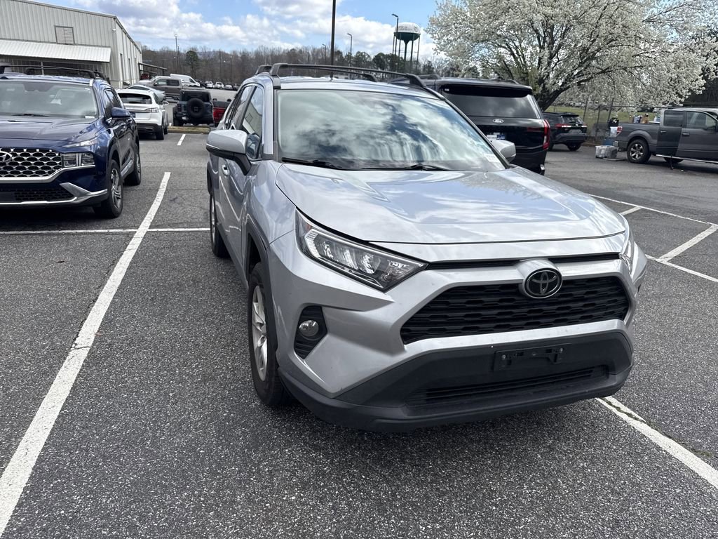 Used 2020 Toyota RAV4 XLE image 3