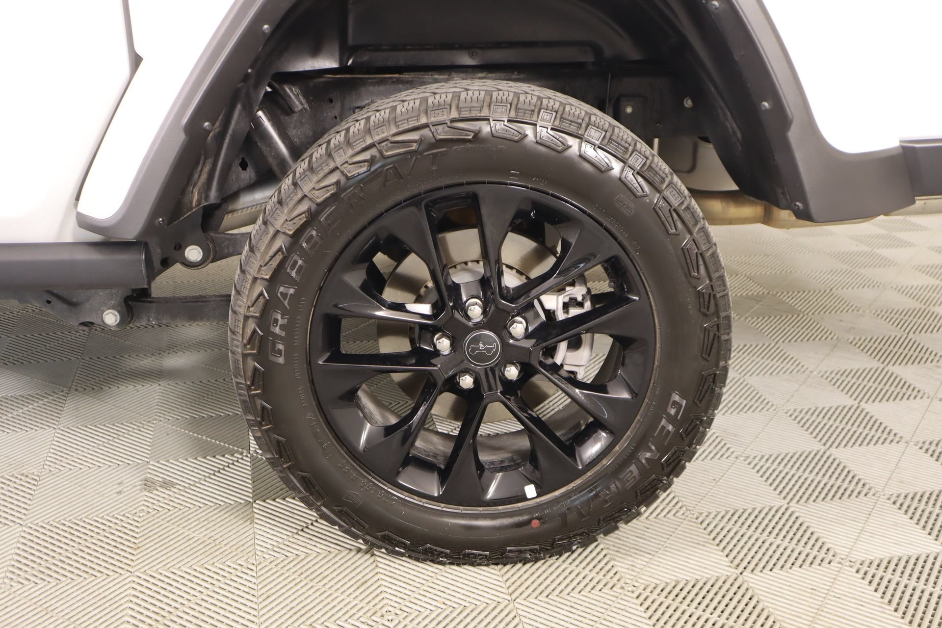 Used 2025 Jeep Gladiator Mojave AWD/4WD image 17