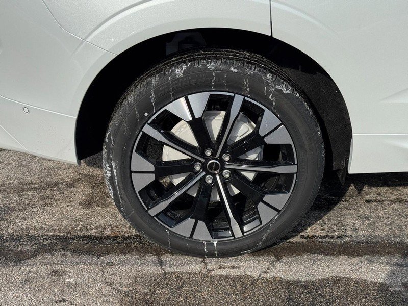 New 2026 Volvo XC60 B5 Plus w/ Climate Package image 4