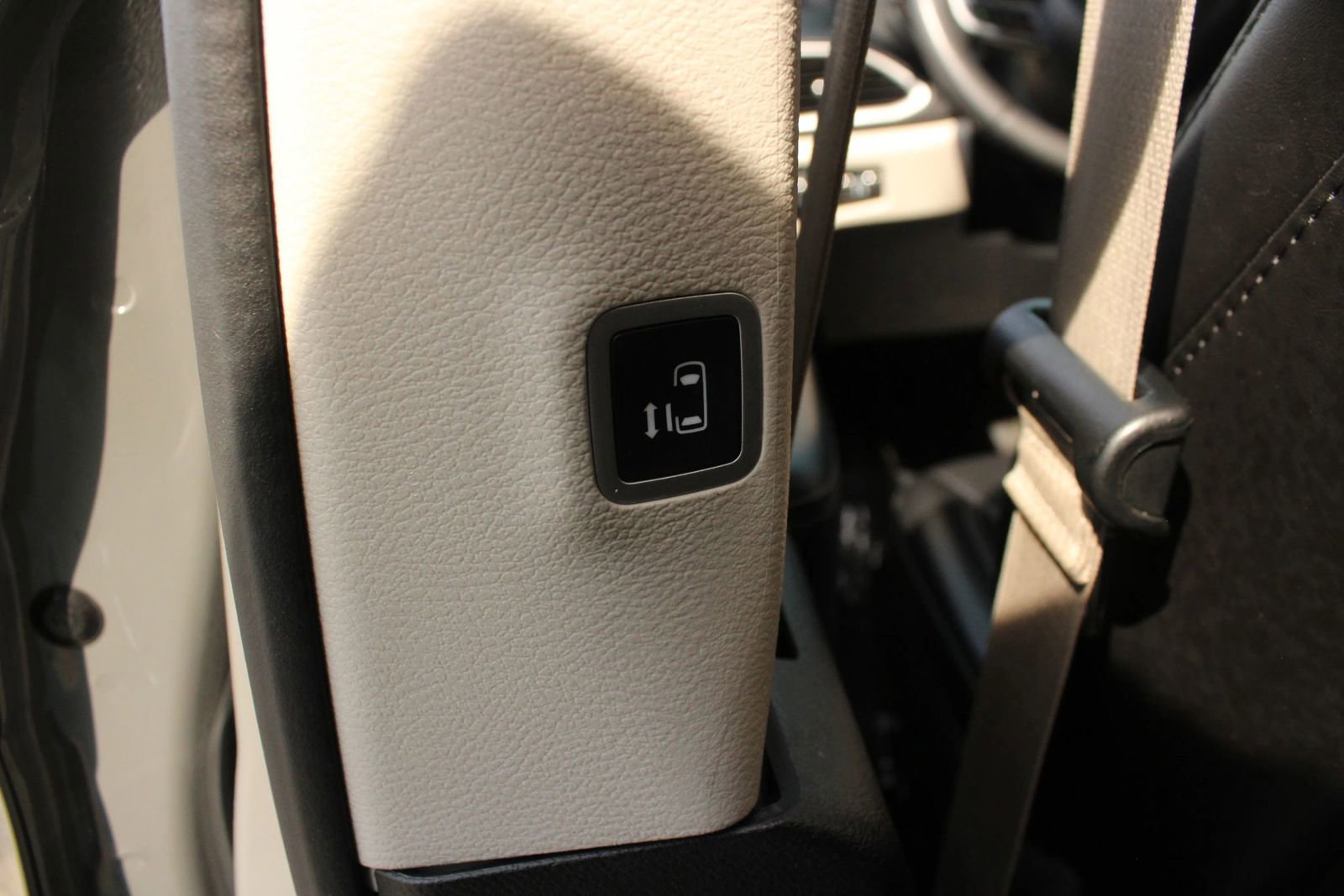 Used 2023 Chrysler Pacifica Touring-L FWD image 18