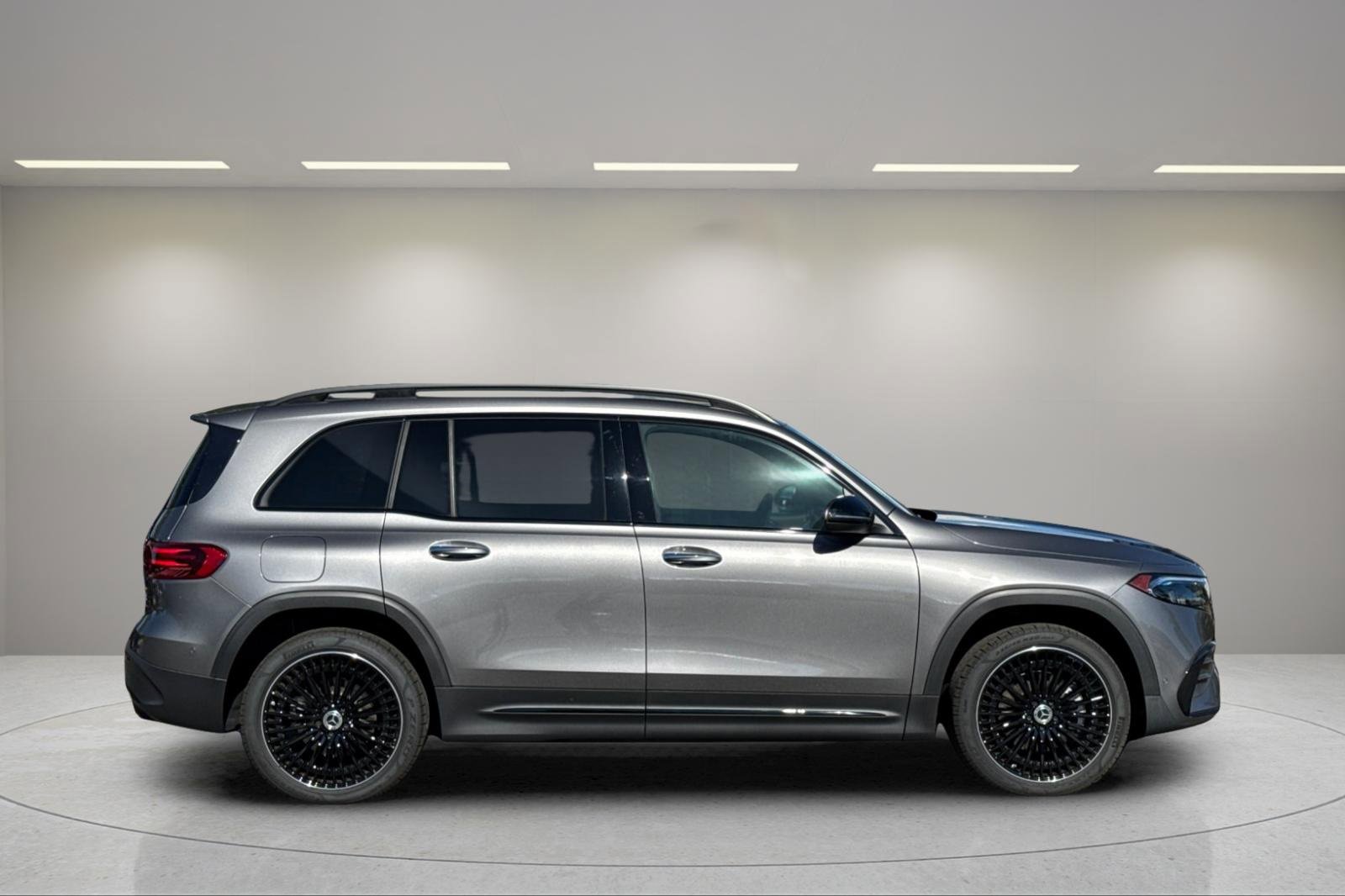 Used 2024 Mercedes-Benz EQB 300 4MATIC image 3