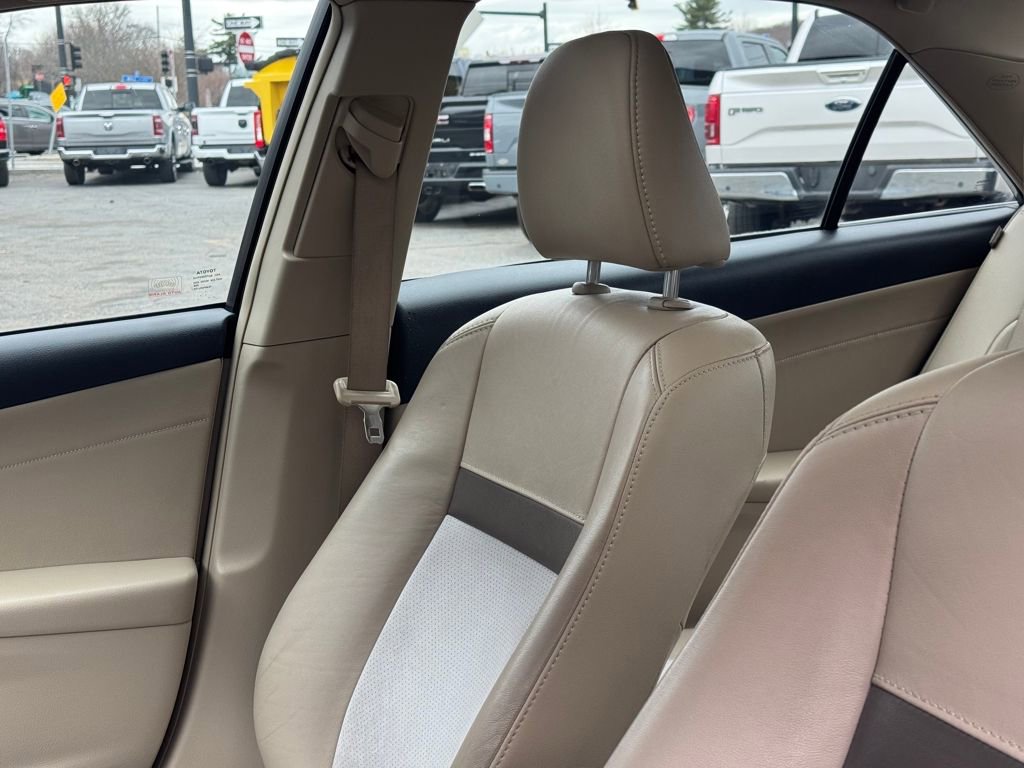 Used 2013 Toyota Camry XLE w/ Leather Pkg image 25
