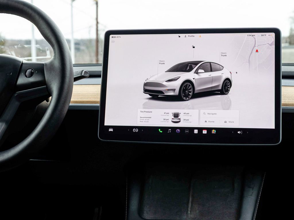 Used 2023 Tesla Model Y Long Range image 18