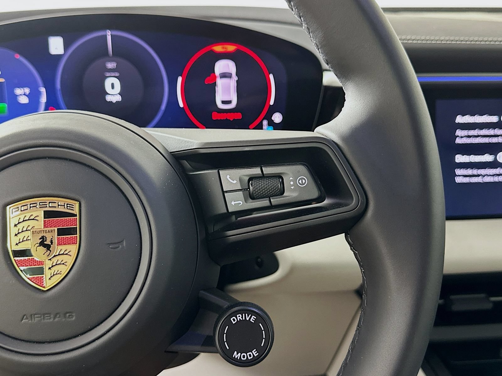 Used 2025 Porsche Macan 4 Electric AWD/4WD image 19