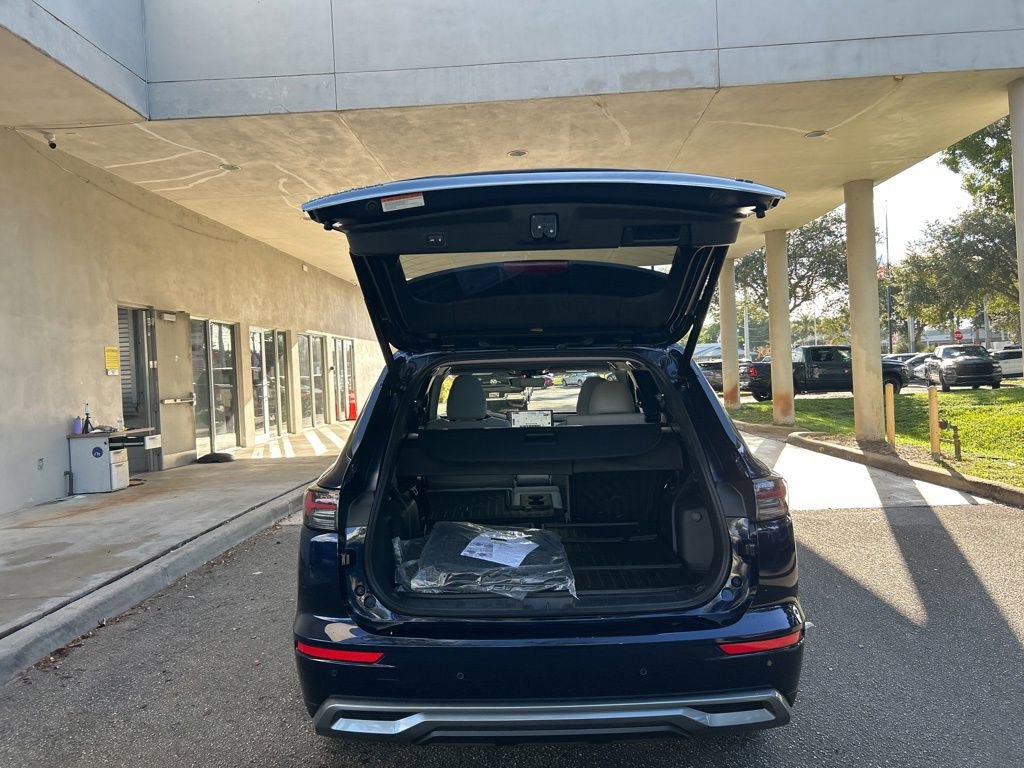 New 2025 Mitsubishi Outlander SE image 27