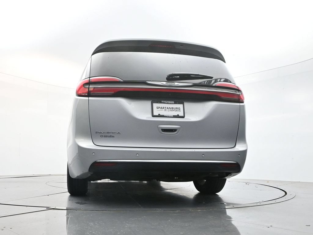 Used 2023 Chrysler Pacifica Touring-L FWD image 31