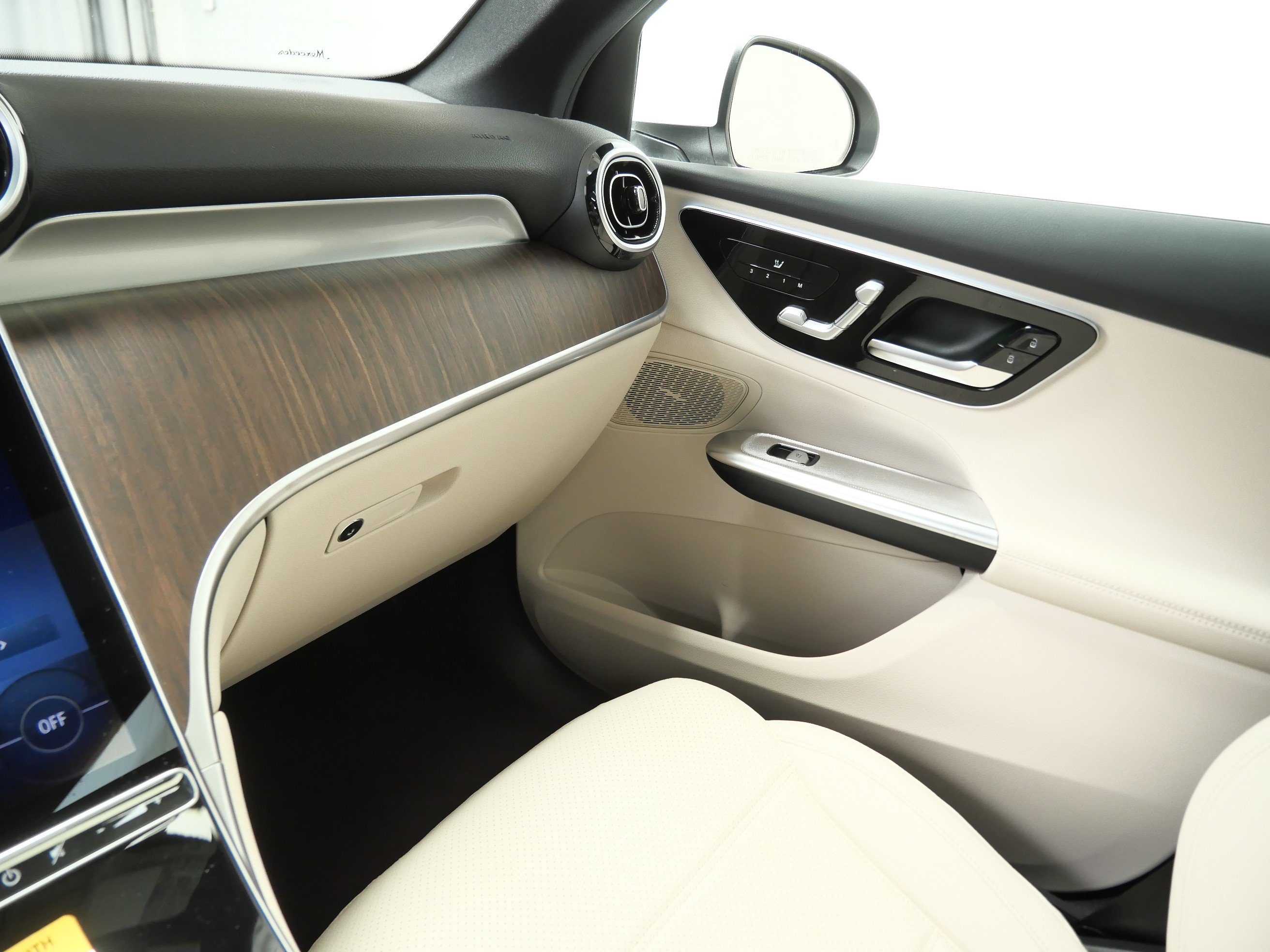 New 2026 Mercedes-Benz GLC 300 4MATIC image 11