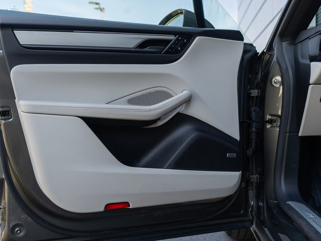 Used 2024 Porsche Macan 4 Electric image 30