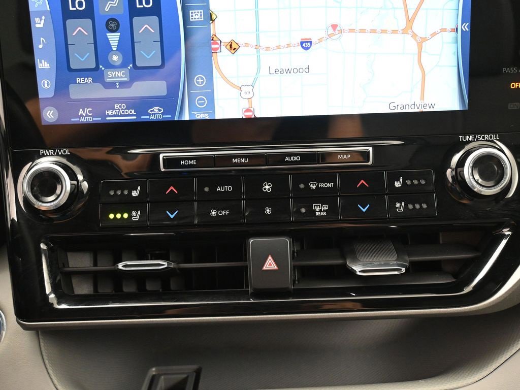 Used 2022 Toyota Highlander Limited image 24