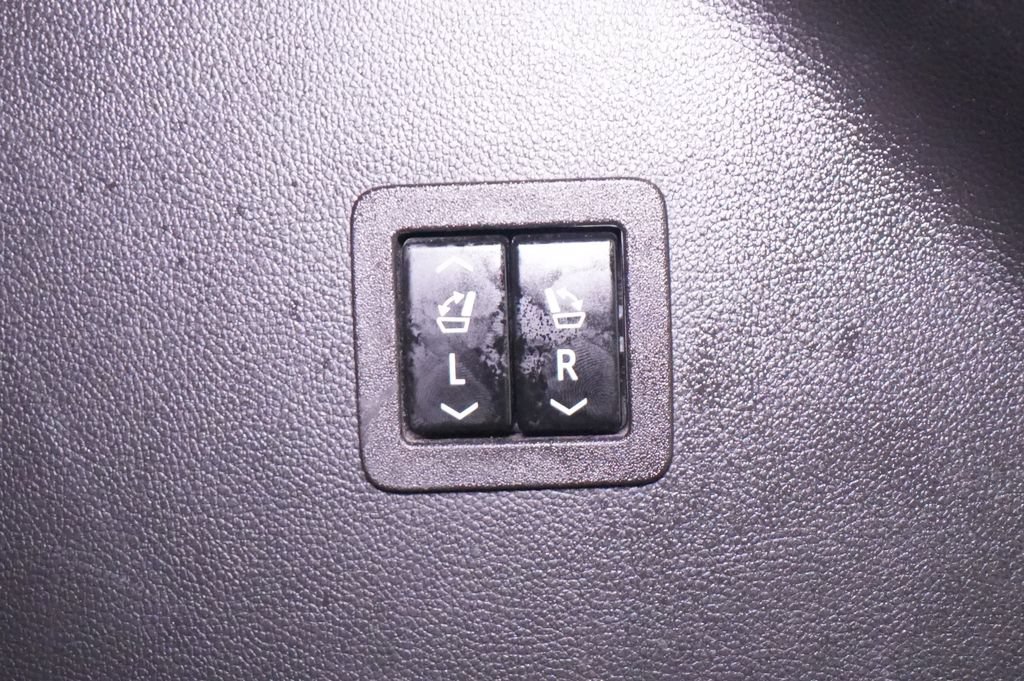 Used 2022 Buick Enclave Premium AWD/4WD image 23