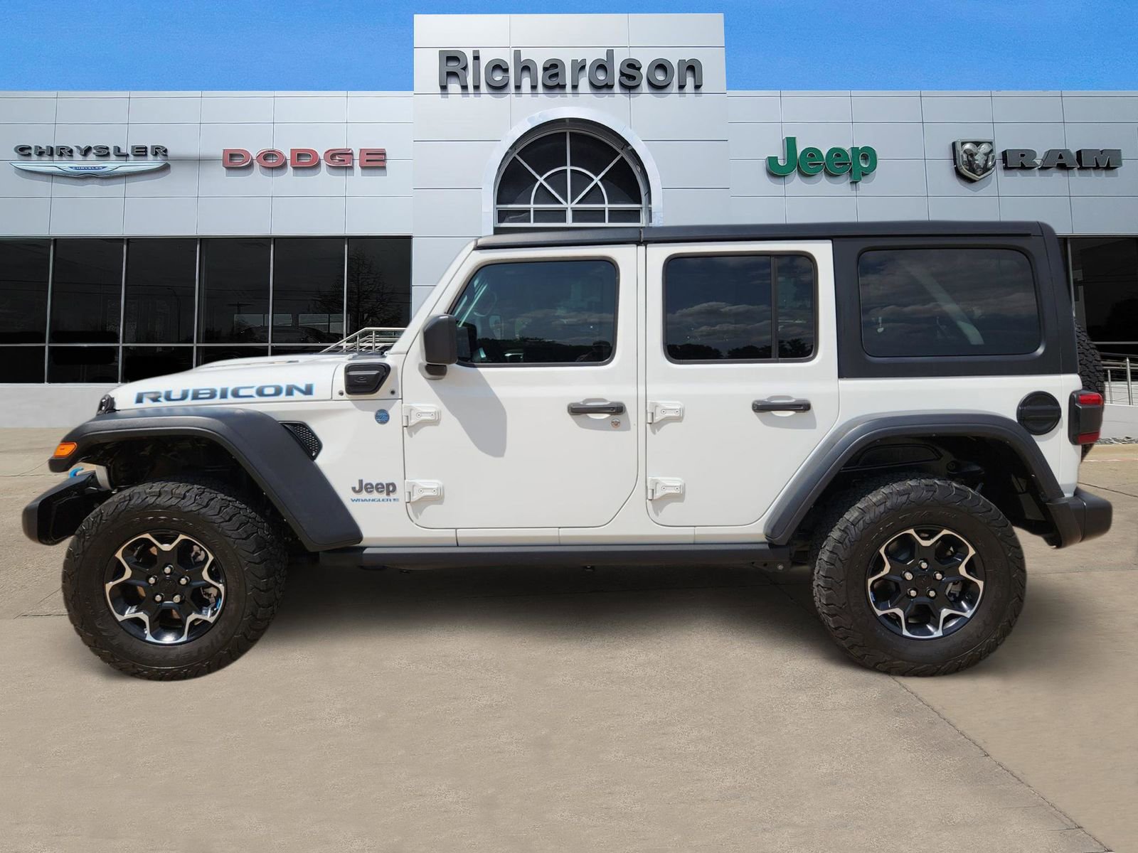Used 2023 Jeep Wrangler Unlimited Rubicon 4xe AWD/4WD image 3