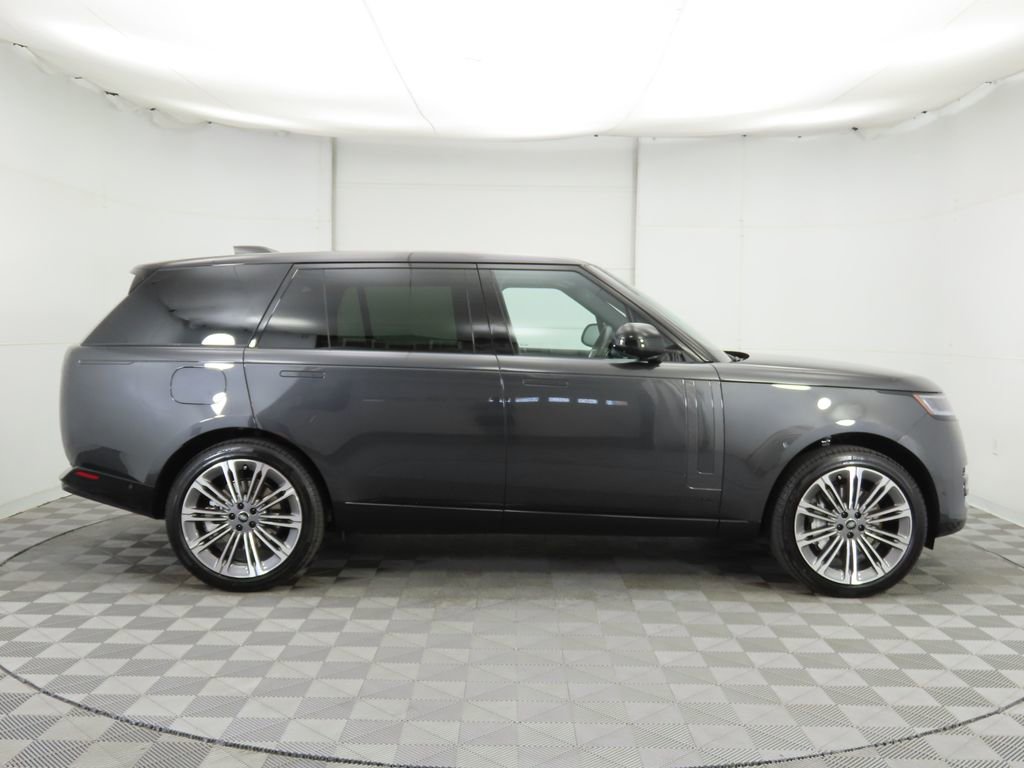 New 2025 Land Rover Range Rover Long Wheelbase SE image 4