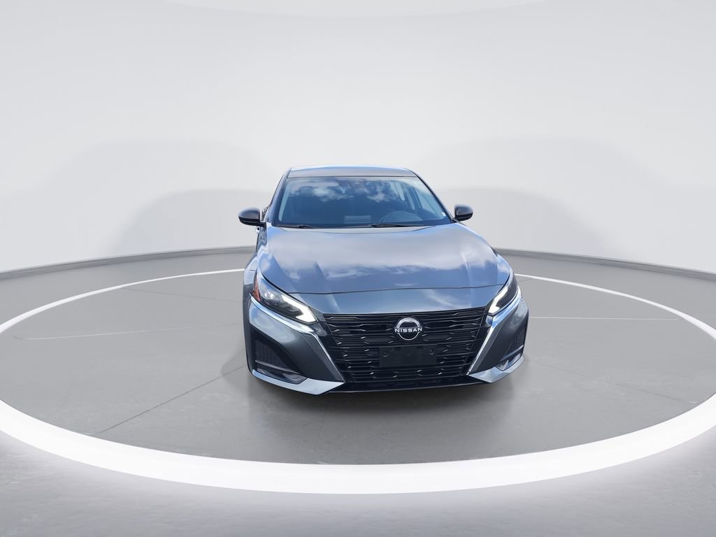 Used 2024 Nissan Altima 2.5 SV image 3