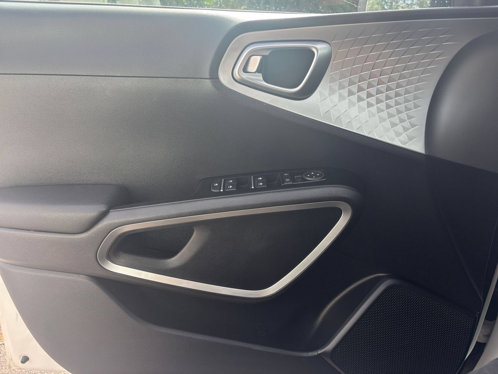 Used 2025 Kia Soul LX w/ LX Technology Package FWD image 18