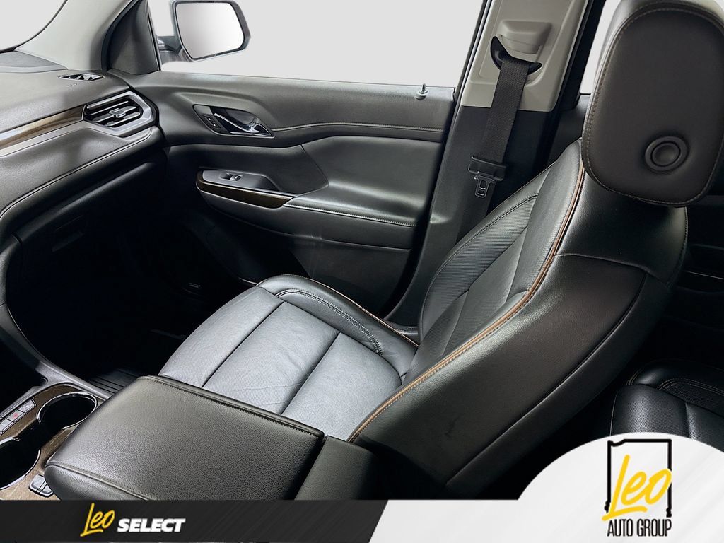 Used 2021 GMC Acadia AT4 w/ Technology Package AWD/4WD image 28