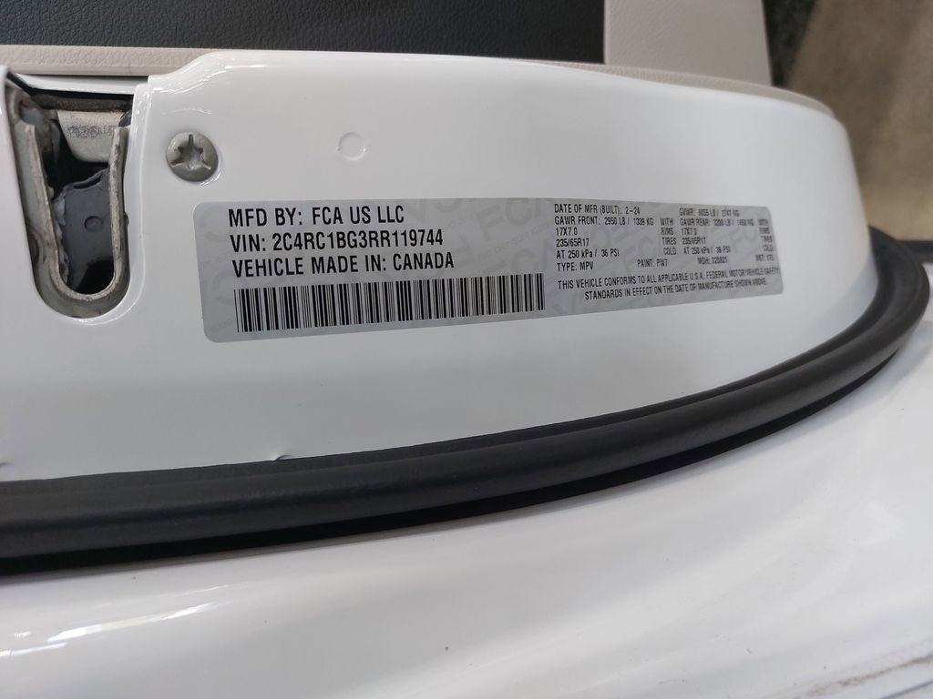 Used 2024 Chrysler Pacifica Touring-L FWD image 44