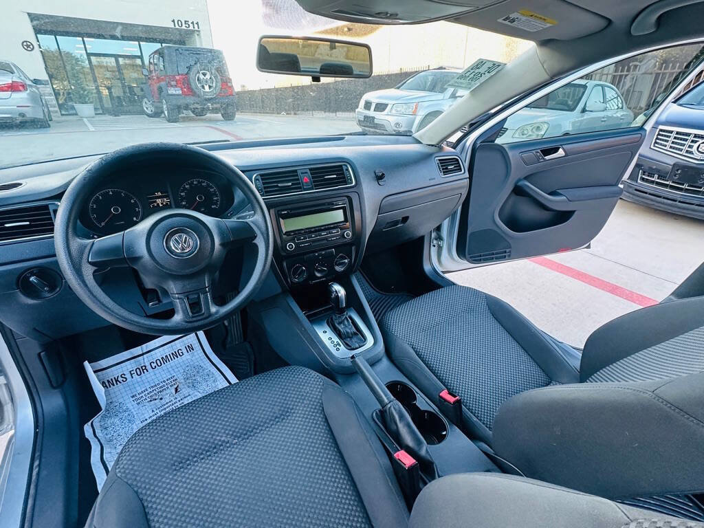 Used 2011 Volkswagen Jetta Base 4dr Sedan 6A image 17