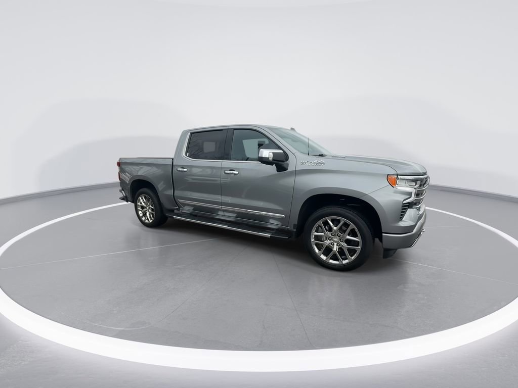 Used 2025 Chevrolet Silverado 1500 High Country w/ High Country Premium Package AWD/4WD image 2
