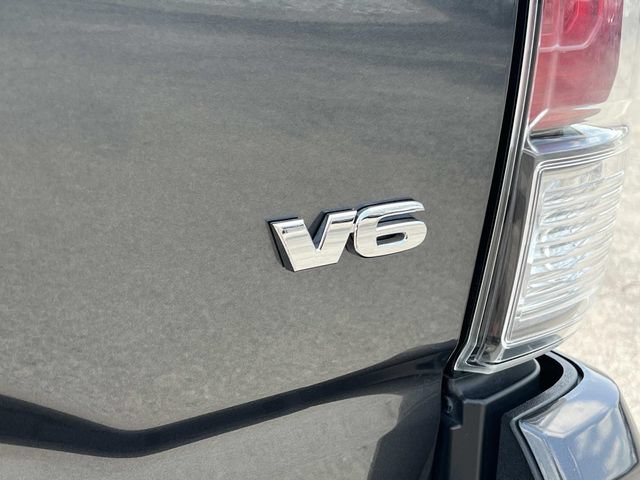 Used 2022 Toyota Tacoma Limited AWD/4WD image 14