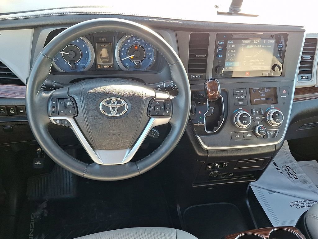 Used 2017 Toyota Sienna Limited image 2