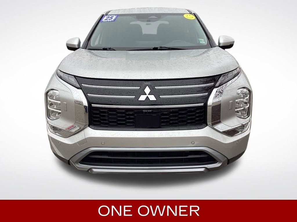 Used 2025 Mitsubishi Outlander AWD image 3