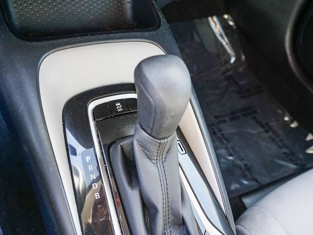 Used 2021 Toyota Corolla LE w/ Carpet Mat Package (TMS) FWD image 22