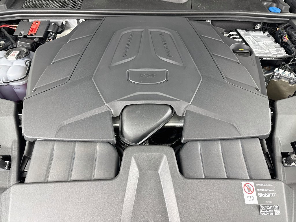 New 2026 Porsche Cayenne Coupe AWD/4WD image 32
