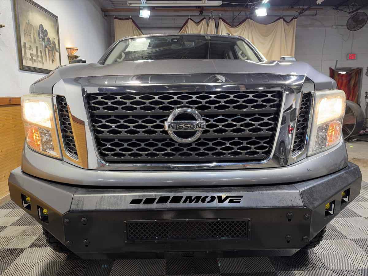 Used 2017 Nissan Titan SV AWD/4WD image 3